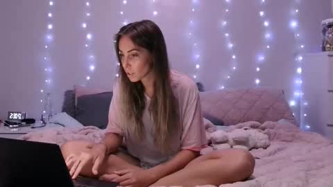 corarae online show from February 19, 1:05 am