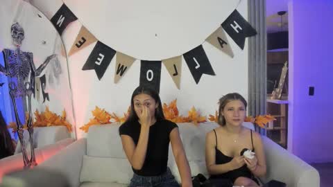 couple_funnyy online show from October 9, 2:06 am