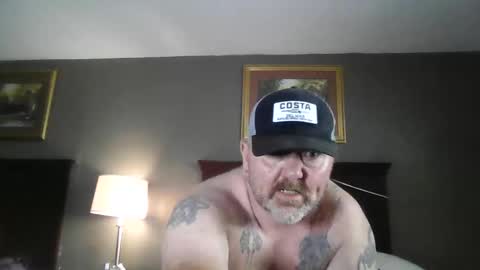 Snapshot of couple_pleaser1 chatting on October 5, 11:01 pm Ieathairytacos online show from October 5, 11:01 pm