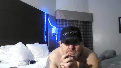 Snapshot of couple_pleaser1 chatting on November 2, 12:21 am Ieathairytacos online show from November 2, 12:21 am