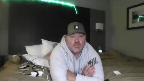 Snapshot of couple_pleaser1 chatting on September 26, 11:46 pm Ieathairytacos online show from September 26, 11:46 pm