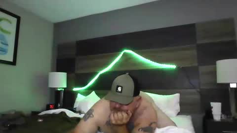 Snapshot of couple_pleaser1 chatting on September 20, 11:52 pm Ieathairytacos online show from September 20, 11:52 pm