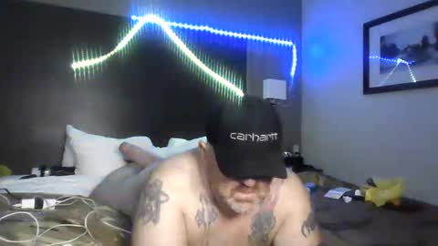 Snapshot of couple_pleaser1 chatting on October 19, 12:04 am Ieathairytacos online show from October 19, 12:04 am