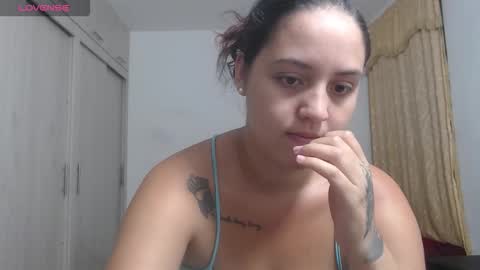  ALEJANDRO Y EMILY  online show from November 2, 11:38 pm