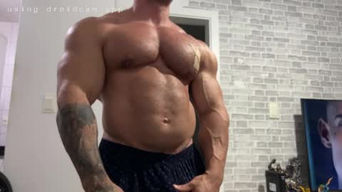 couplemuscle40 online show from April 9, 2:04 am