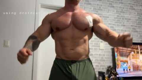 couplemuscle40 online show from November 24, 11:14 pm