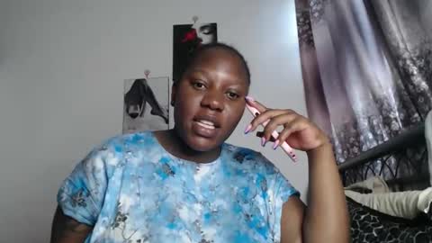 Erykah online show from November 13, 9:45 am