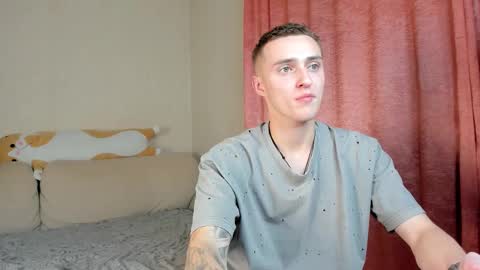 Snapshot of crazybottom99 chatting on October 28, 6:20 pm Alex online show from October 28, 6:20 pm