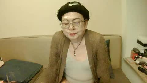 Snapshot of crazychika chatting on March 3, 8:54 pm Kelly   online show from March 3, 8:54 pm