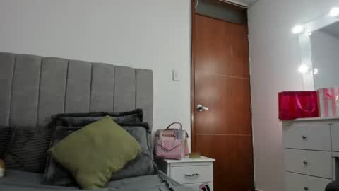 LAURA online show from November 12, 9:28 pm