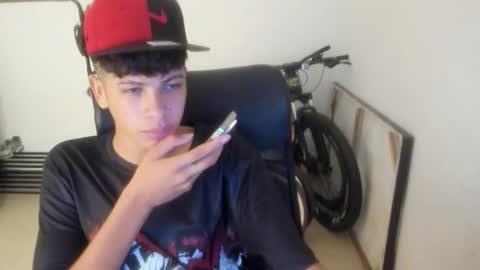 crazzy_master1 online show from May 31, 4:22 am