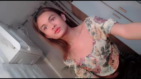 Snapshot of creamy_delilah chatting on October 15, 10:05 am Delilah online show from October 15, 10:05 am