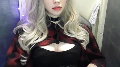 crimson_lady6 online show from August 5, 7:55 pm