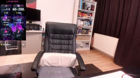 Snapshot of crissnight chatting on December 11, 2:44 pm Twitter Christinne p online show from December 11, 2:44 pm