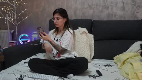 Snapshot of crissy_love chatting on February 6, 11:37 pm crissy_love online show from February 6, 11:37 pm