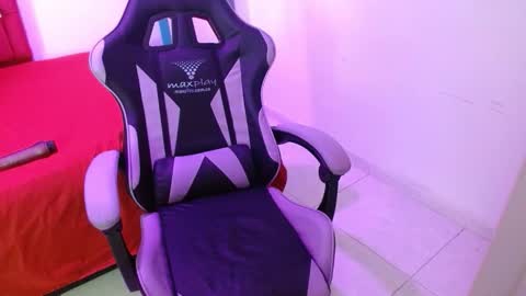 cristal541658 online show from March 18, 1:28 pm