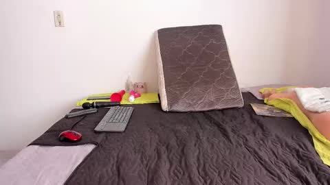 Snapshot of cristal_18xxx chatting on October 24, 1:01 pm Cristal online show from October 24, 1:01 pm