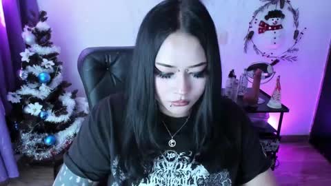 Snapshot of cristal_kosh chatting on December 24, 4:51 pm Cris online show from December 24, 4:51 pm