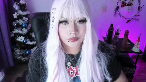 Snapshot of cristal_kosh chatting on December 27, 7:35 pm Cris online show from December 27, 7:35 pm