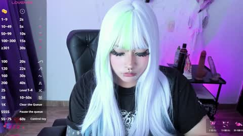 Snapshot of cristal_kosh chatting on February 26, 7:21 pm Cris online show from February 26, 7:21 pm