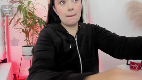 Cristal Cute  online show from December 15, 11:39 am