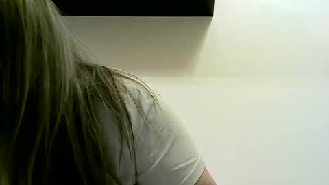 cristina20021991 online show from January 1, 4:39 am