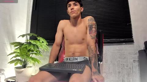 cristopher23  online show from February 28, 8:18 pm