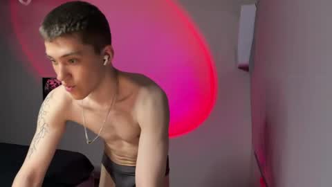 cronck52 online show from April 18, 7:58 pm