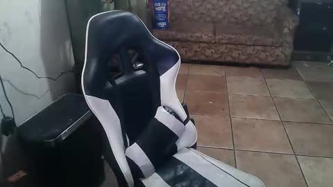 Snapshot of crossdressernola504 chatting on January 20, 1:00 pm crossdressernola504 online show from January 20, 1:00 pm