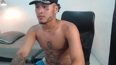 crow_black00 online show from September 23, 6:18 am