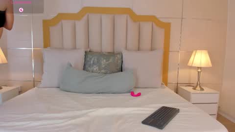 Crystal Rose  online show from March 5, 11:52 am