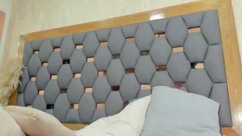 crystal_sm online show from December 3, 3:29 am