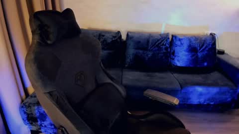 crystalemily online show from February 24, 8:14 pm