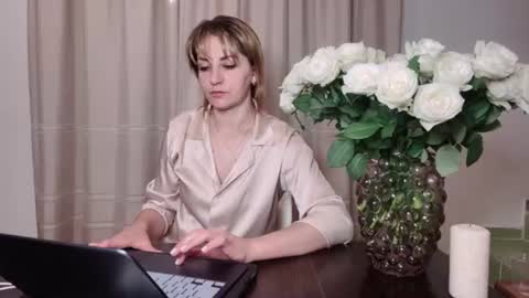 Mary online show from August 5, 8:50 pm