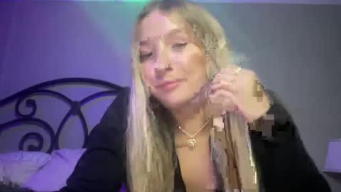 Snapshot of crystallee170 chatting on September 12, 1:07 am CrystalBabyy online show from September 12, 1:07 am