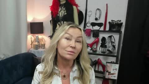 CrystalHotty online show from May 25, 5:13 am