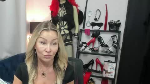 CrystalHotty online show from May 8, 7:14 am