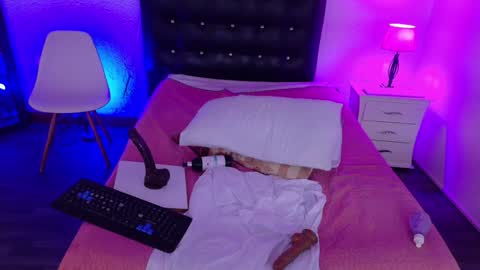 cuckoldlover69_ online show from January 30, 9:47 am