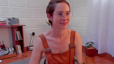 Leonela online show from January 18, 9:45 pm