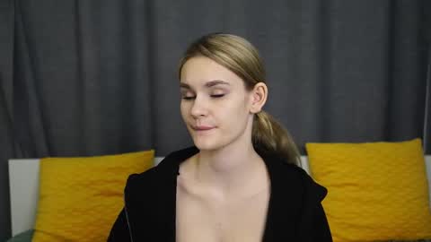 Snapshot of cum_dynasty chatting on October 23, 10:21 pm Naomi online show from October 23, 10:21 pm