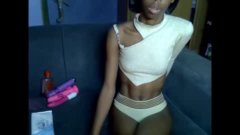 Snapshot of cumbaby_16 chatting on September 11, 12:06 pm cumbaby_16 online show from September 11, 12:06 pm