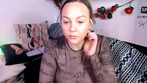 cumguzzlingskank online show from November 22, 7:07 am