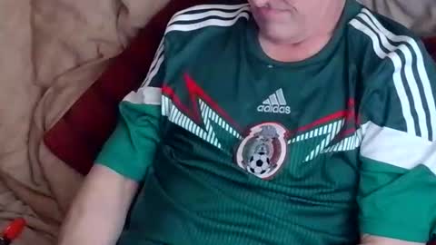 curvelover1977 online show from March 14, 2:32 pm