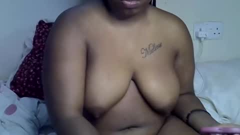 curvy_nelly1 online show from May 15, 11:12 pm