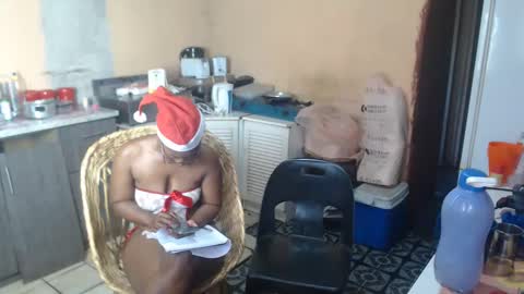 curvypear76x online show from December 13, 1:55 pm