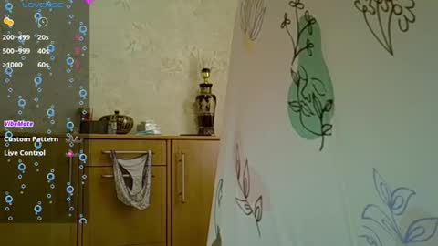 Curvy online show from May 17, 10:46 am