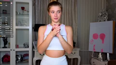 Snapshot of cute_fox_girl chatting on October 24, 7:31 am Anne online show from October 24, 7:31 am