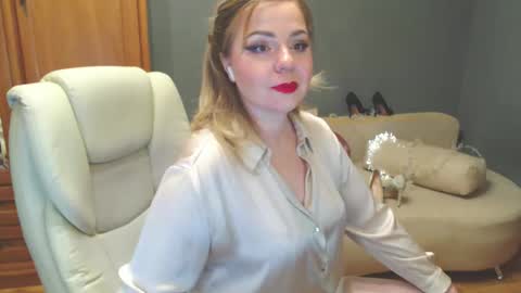cute_phoenix online show from May 7, 7:31 pm