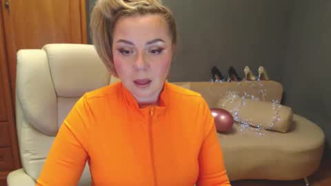 cute_phoenix online show from May 6, 7:20 pm