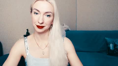 Snapshot of cute_smile_shy chatting on January 7, 7:17 pm cute_smile_shy online show from January 7, 7:17 pm